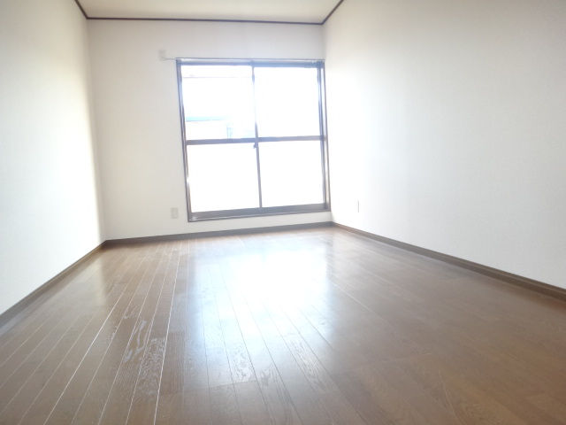Other room space. 2 Kaiyoshitsu