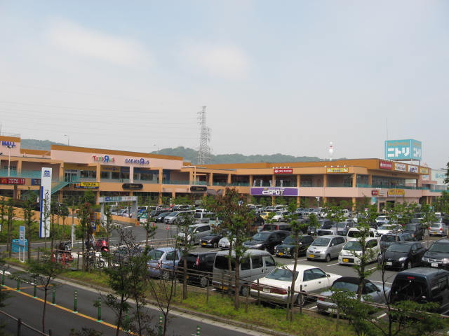 Shopping centre. 900m to City Mall (shopping center)