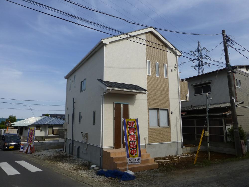 Same specifications photos (appearance). Construction cases; APPEARANCE