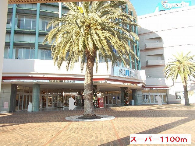 Shopping centre. Seibu Department Store until the (shopping center) 1100m