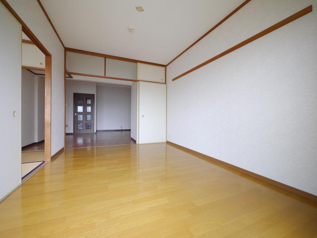 Living and room. Western-style → Living