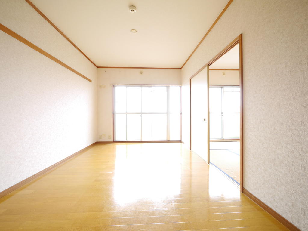 Living and room. Western-style that led to the living room