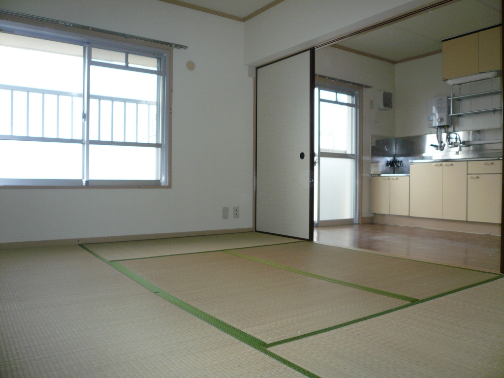 Living and room. Japanese-style room 6.0 tatami Photo is the same type ・ It is another dwelling unit.