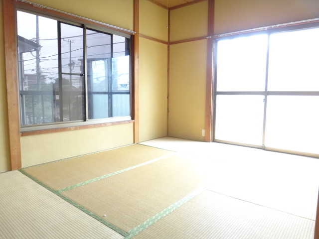Living and room. It is the east side of the Japanese-style room