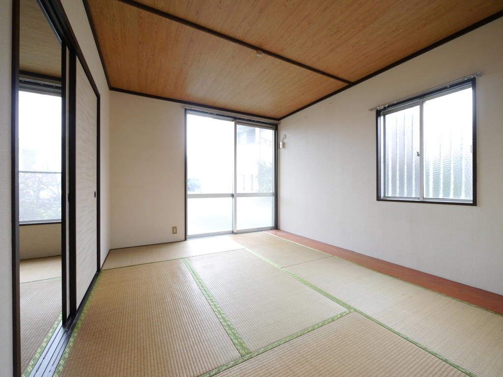 Living and room. It is the west side of the Japanese-style room