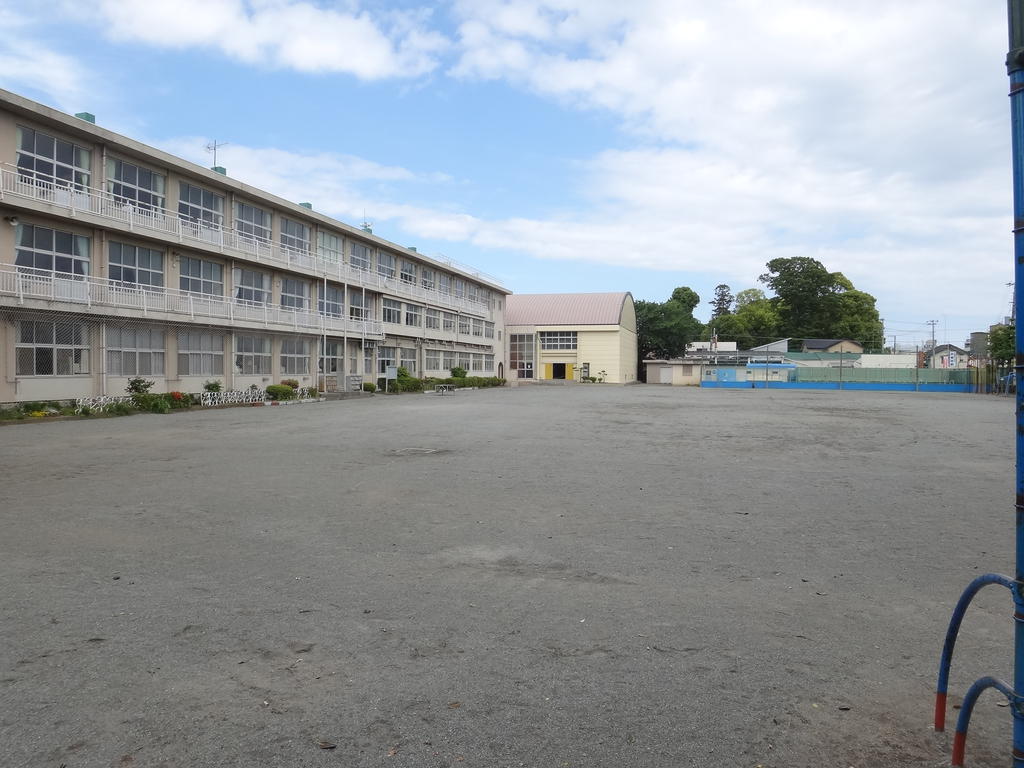Primary school. Municipal Ashigara to elementary school (elementary school) 530m