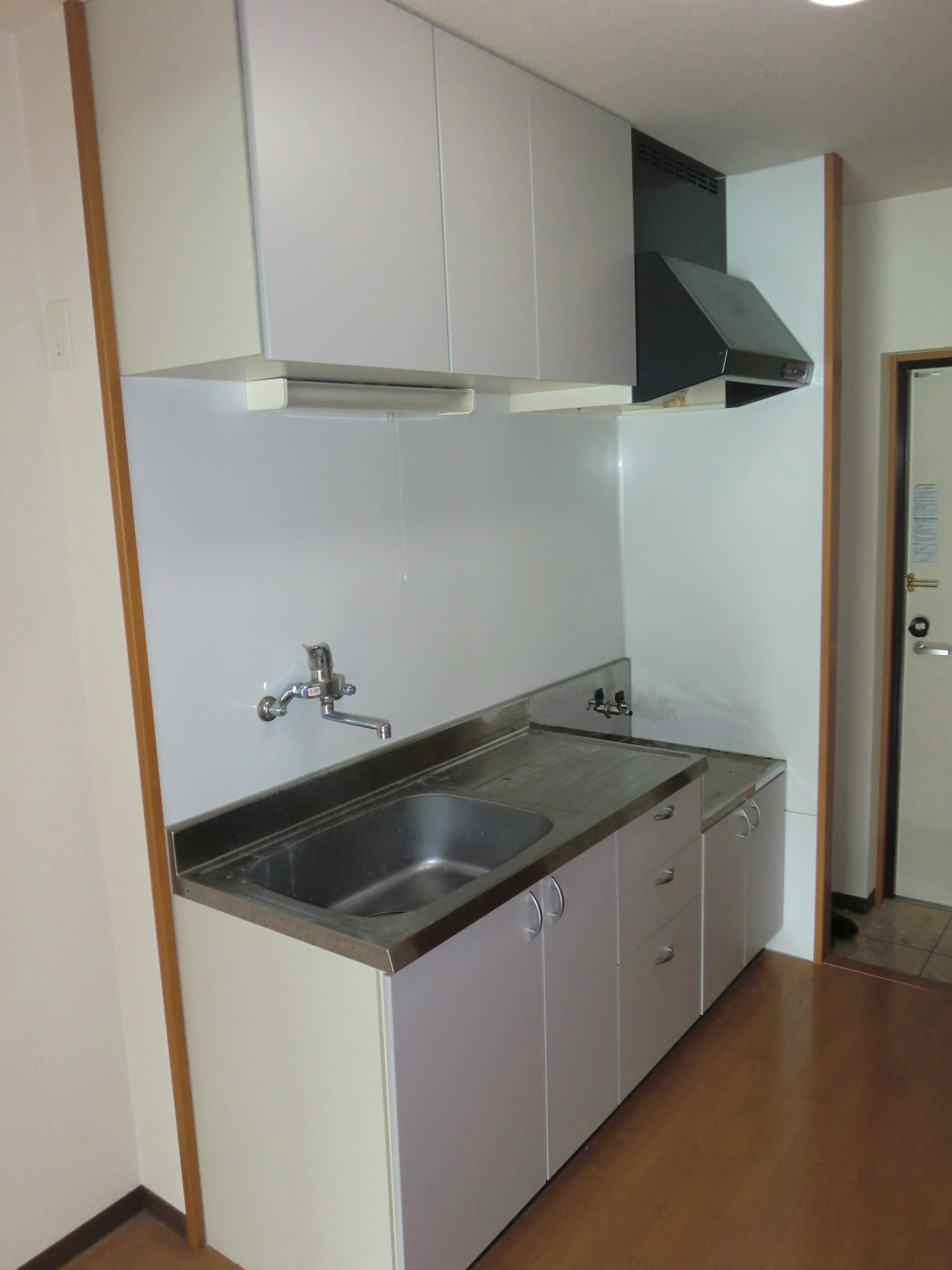 Kitchen. Gas stove installation Allowed (2 mouth and 3-burner stove is put)