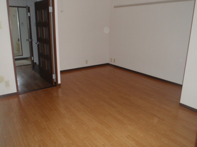 Living and room. ◆ living ◆