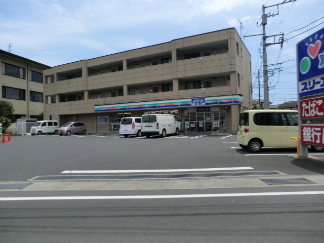 Convenience store. 700m until the Three F (convenience store)