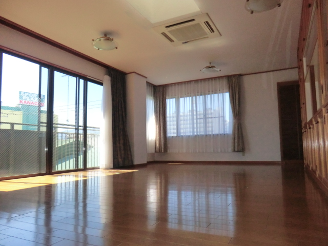 Living and room