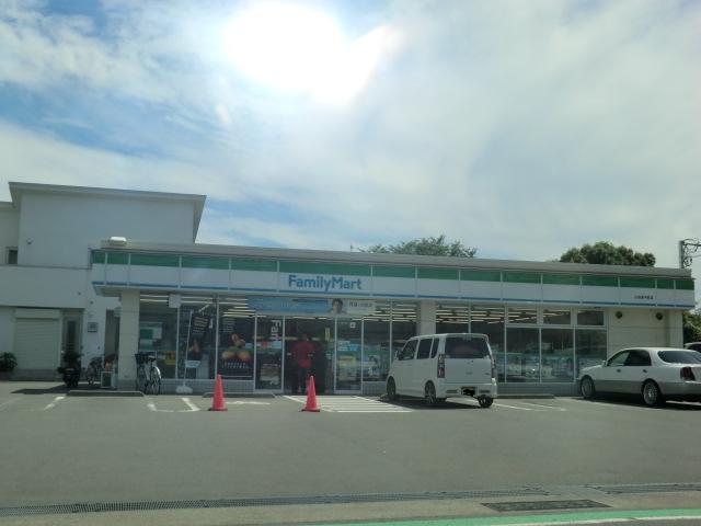 Convenience store. 334m to Family Mart (convenience store)