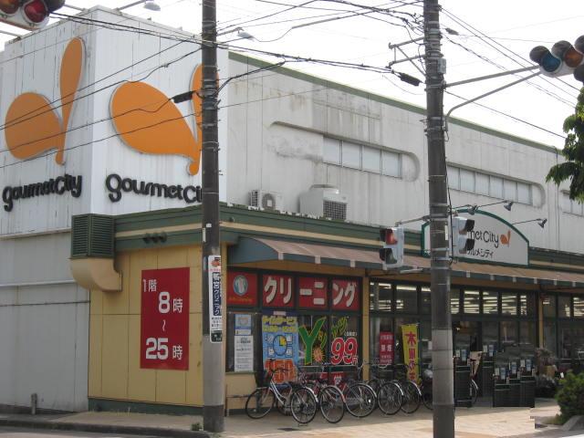 Supermarket. 1100m to Gourmet City (Super)
