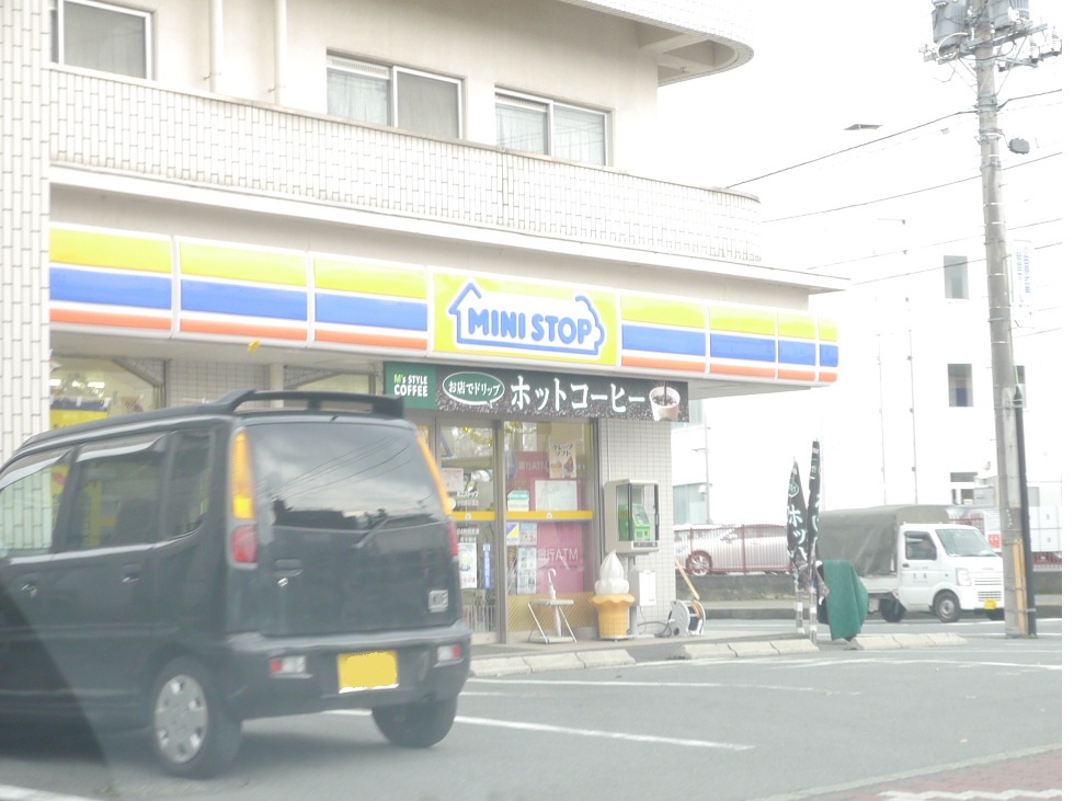 Convenience store. MINISTOP up (convenience store) 160m