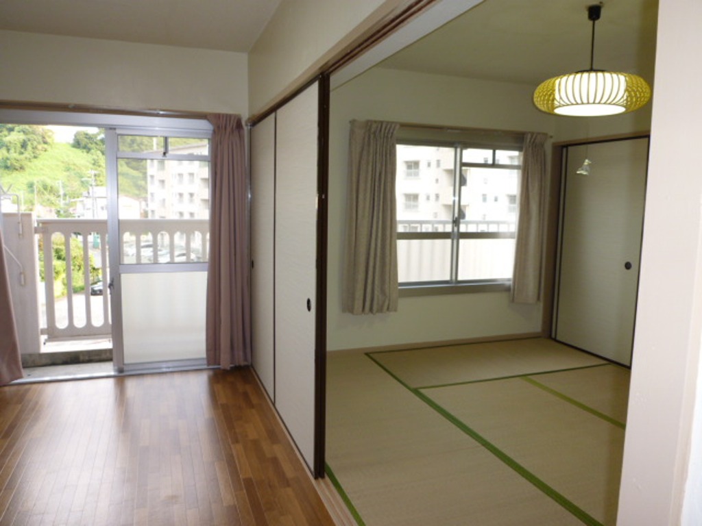 Other room space. Photo is the same type ・ It is another dwelling unit. Curtain is not attached.