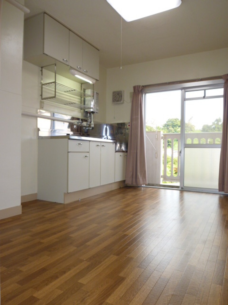 Living and room. Photo is the same type ・ It is another dwelling unit. Curtain is not attached.