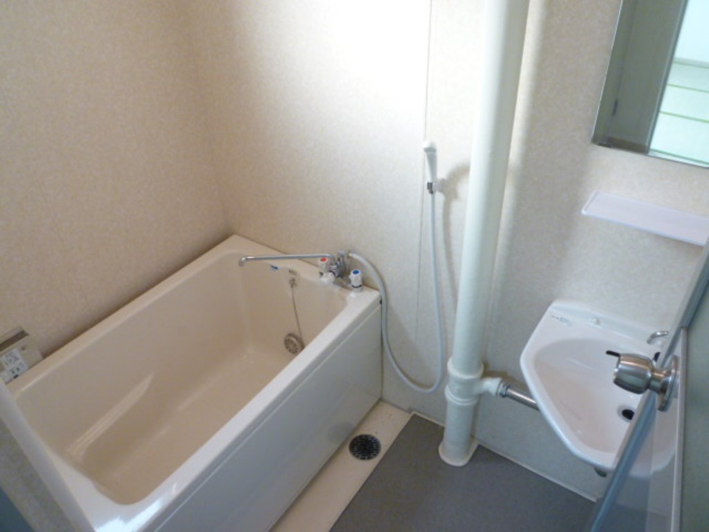 Bath. Photo is the same type ・ It is another dwelling unit.
