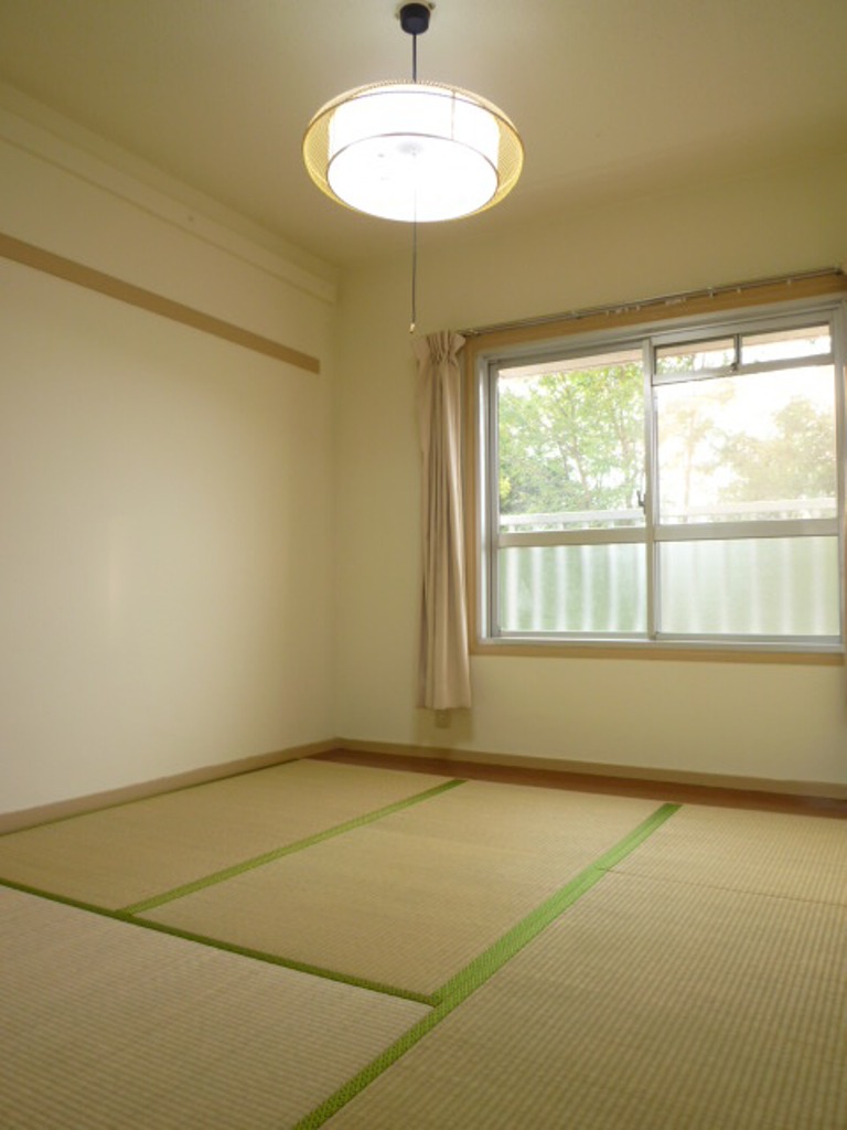 Other room space. Photo is the same type ・ It is another dwelling unit. Lighting does not have a.