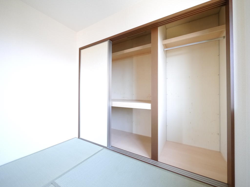 Receipt. Japanese-style closet and the closet