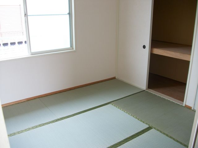 Living and room. In factese-style still popular