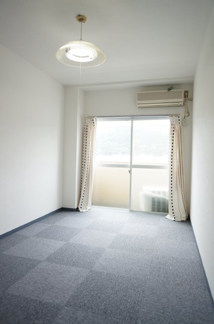Living and room. Is a simple 1-Room