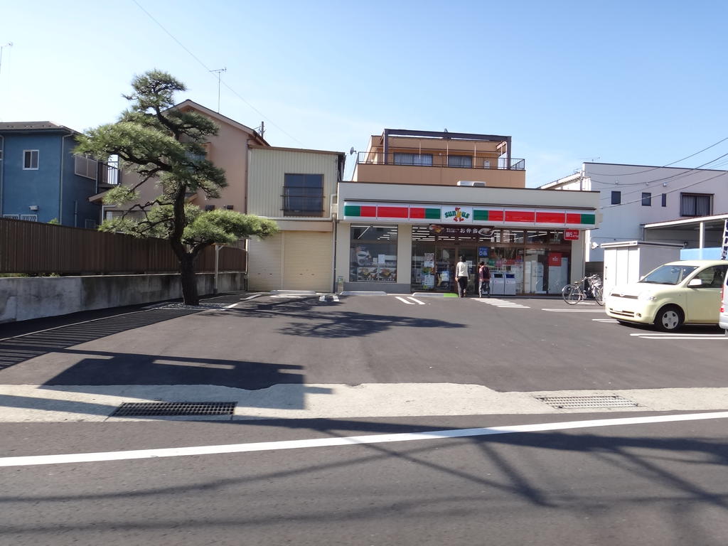 Convenience store. 430m until Thanksgiving (convenience store)