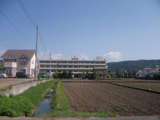 Junior high school. 1700m until the Municipal Chiyo junior high school (junior high school)