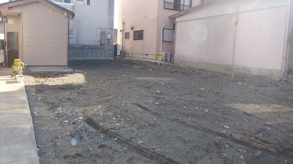 Local appearance photo. Local (12 May 2013) Shooting