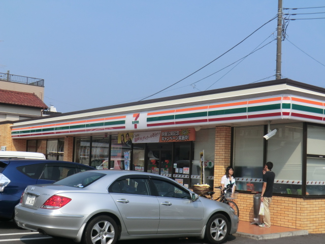 Convenience store. 190m to Seven-Eleven (convenience store)