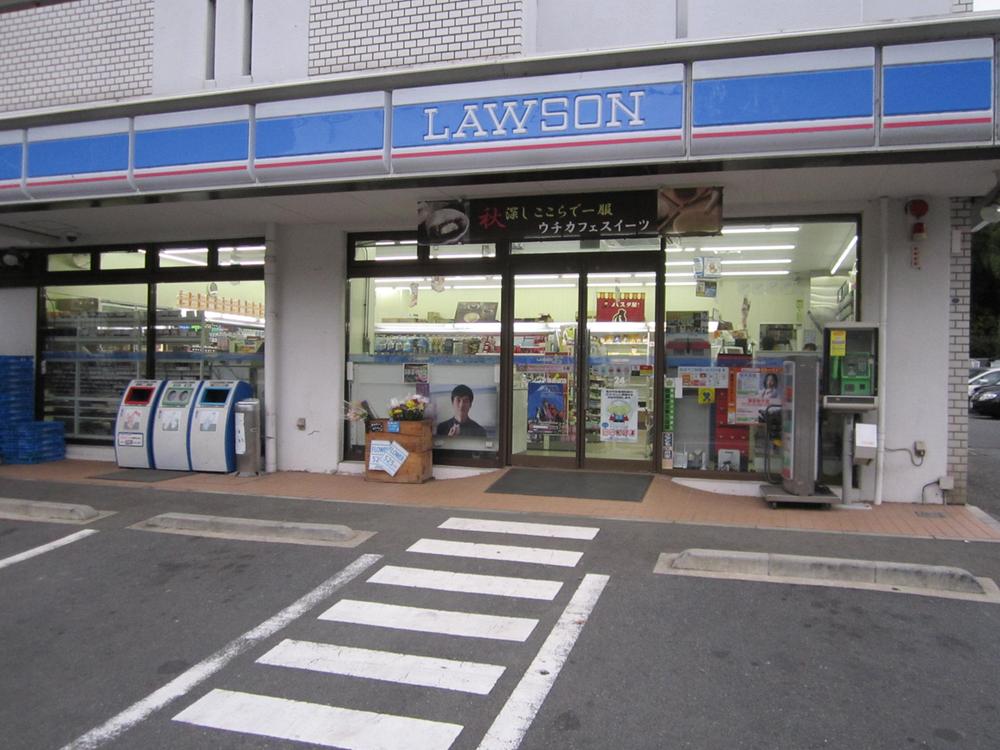 Convenience store. 600m to Lawson
