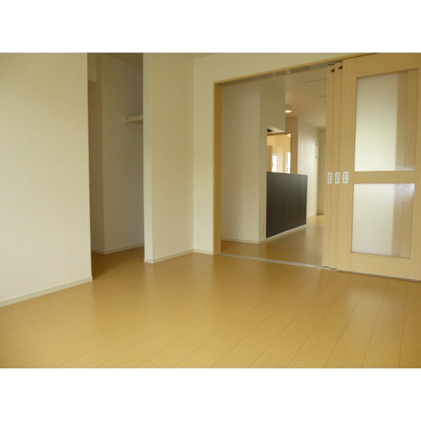 Other room space. image