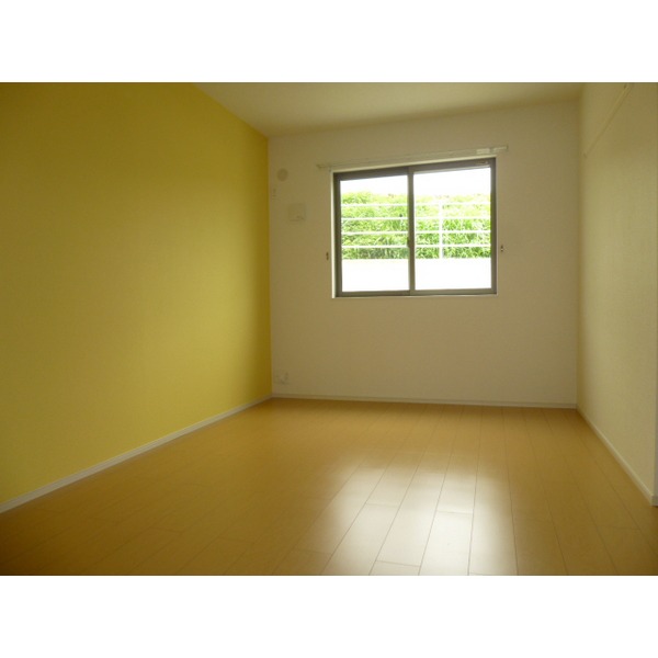 Other room space. image