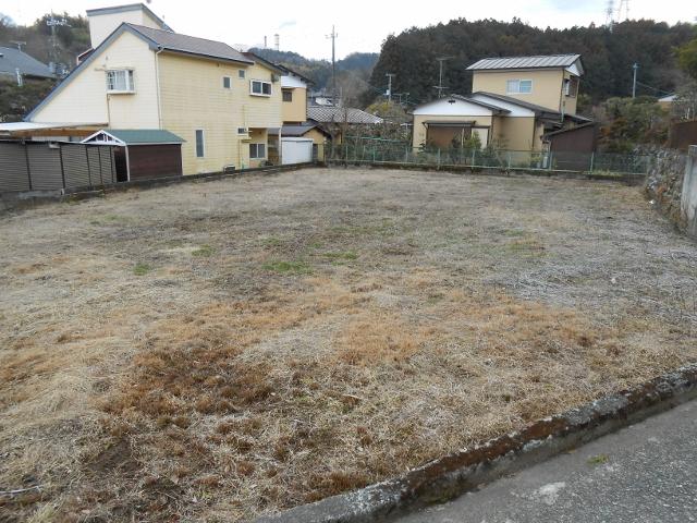 Local land photo. 2 compartment both 68 square meters or more of the large site