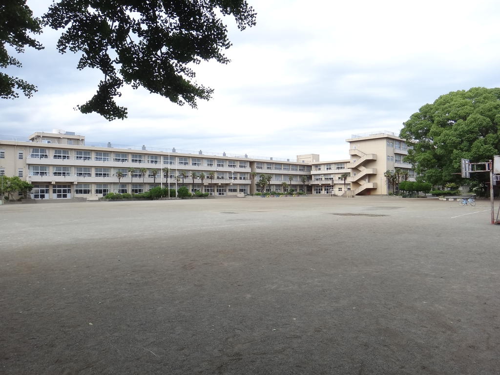 Primary school. Sako to elementary school (elementary school) 790m