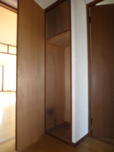 Receipt. Hallway storage