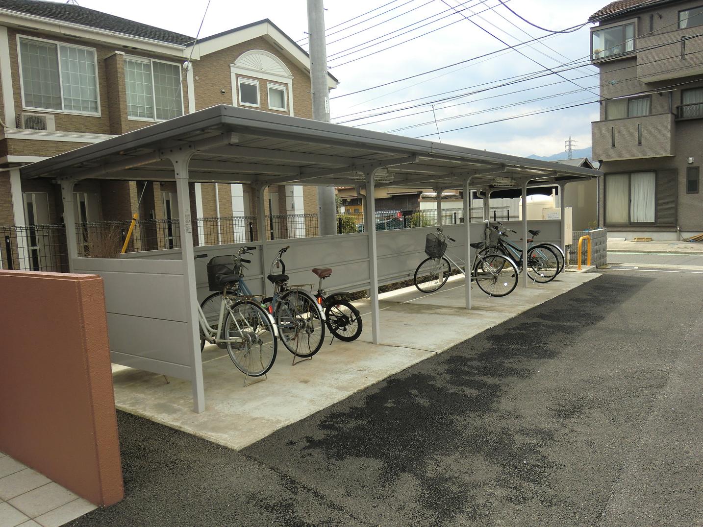 Other common areas. Bicycle (bike also available)