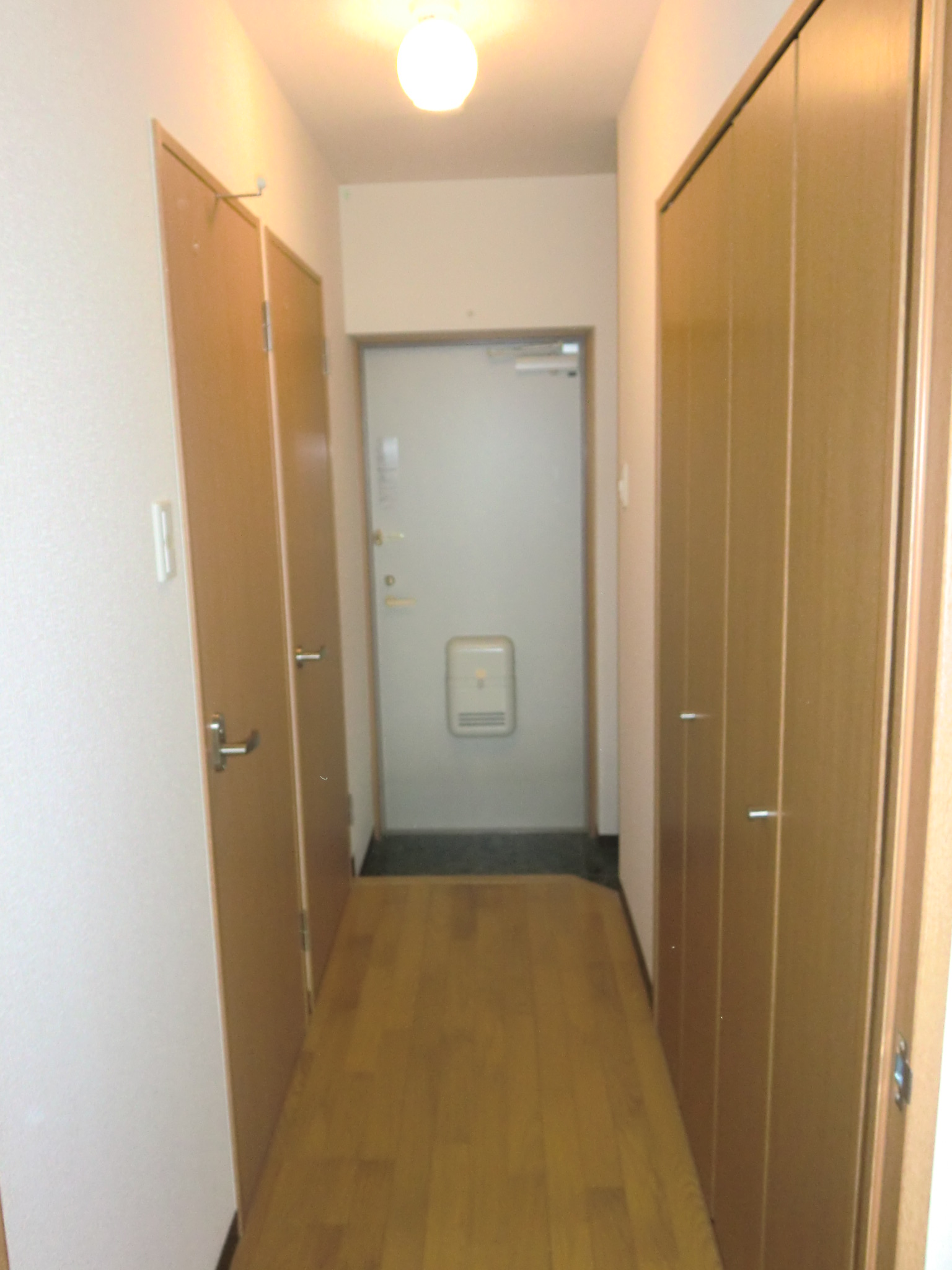 Entrance. Entrance ・ Cupboard