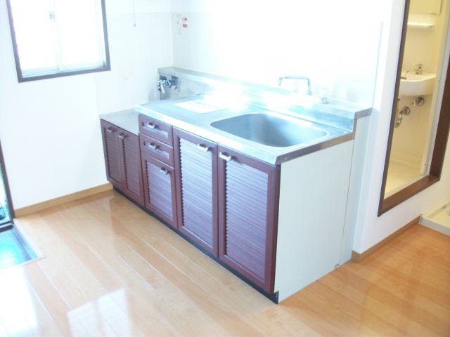 Kitchen. Gas stove can be installed