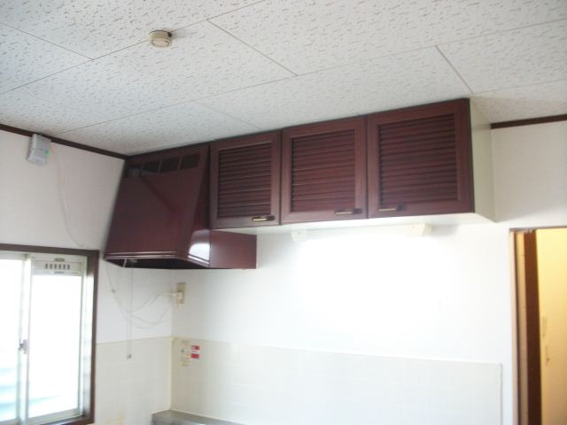 Kitchen. There is storage capacity