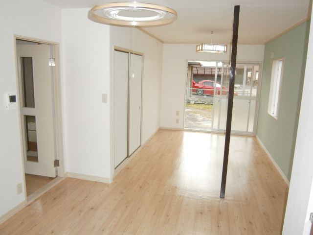 Living and room. Is LDK a good atmosphere on the floor in bright.