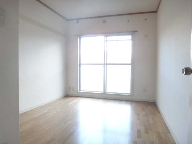 Other room space.  ◆ Entrance side of the Western-style ◆