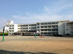 Primary school. At about 900m to 900m City Fujimi elementary school to City Fujimi Elementary School, School is a comfortable environment for children at close.