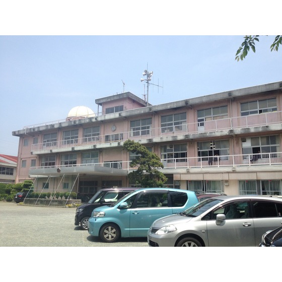 Junior high school. 220m up to municipal Hakusan junior high school (junior high school)