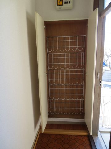 Receipt. Entrance storage