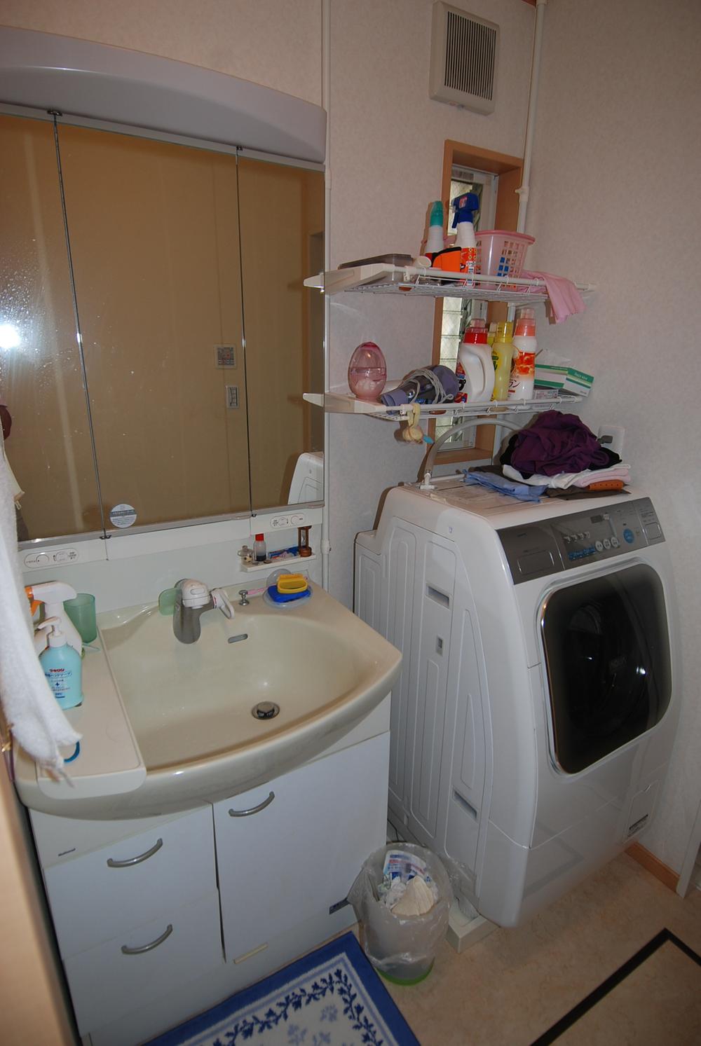 Wash basin, toilet. Indoor (July 2013) Shooting