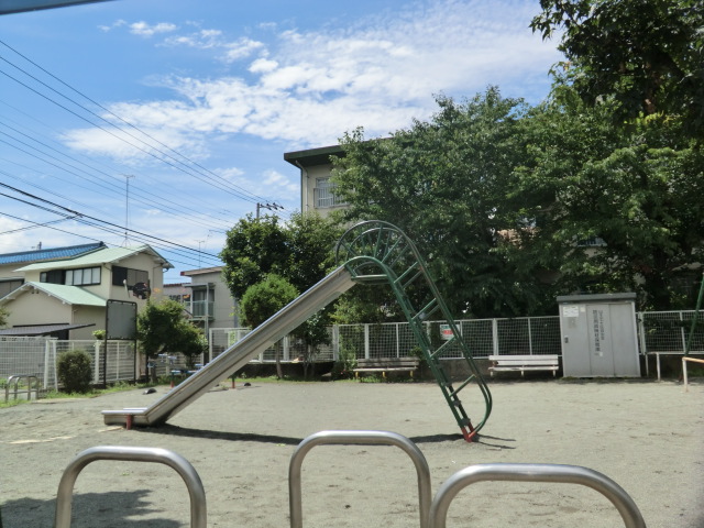 park. 383m to the park (park)