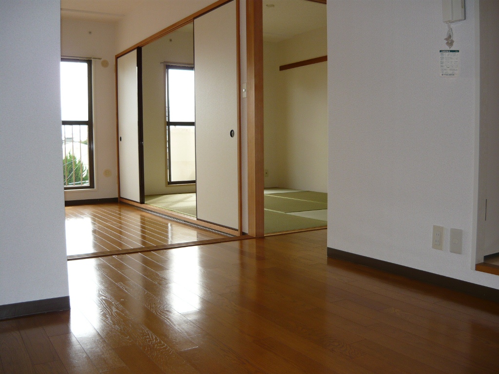 Living and room. Dining about 5.8 tatami Photo is the same type ・ It is another dwelling unit.
