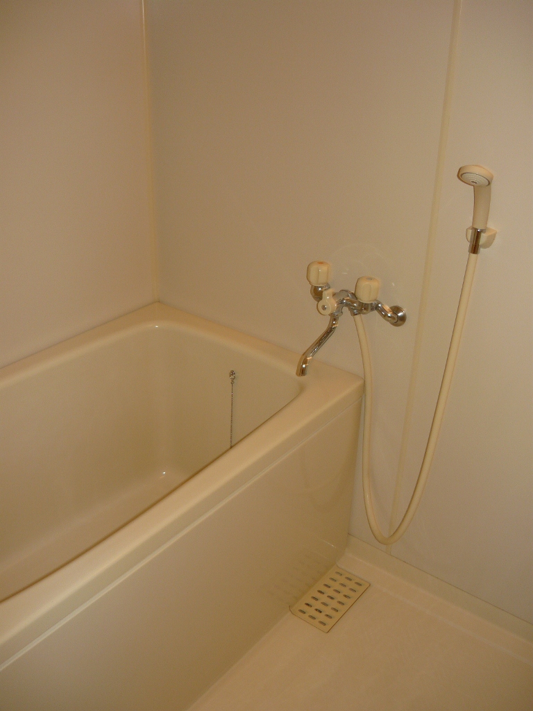 Bath. Photo is the same type ・ It is another dwelling unit.