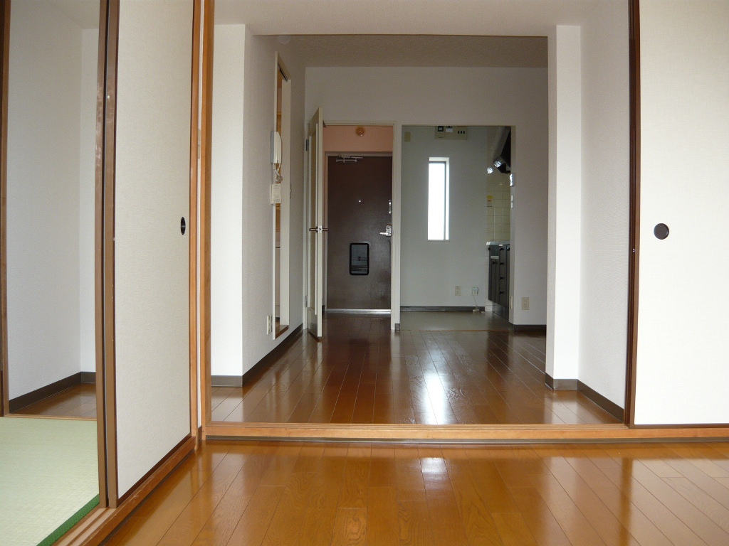 Living and room. Western-style about 6.2 tatami mats & amp; amp; dining about 5.8 tatami Photo is the same type ・ Another dwelling unit