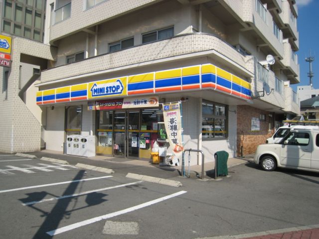 Convenience store. MINISTOP up (convenience store) 480m