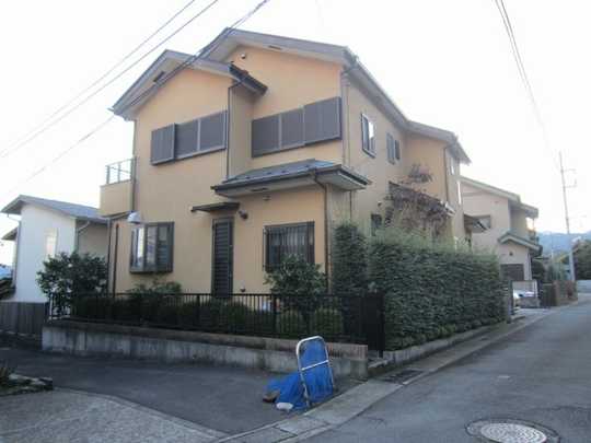 Local appearance photo. This property is located in the corner lot.